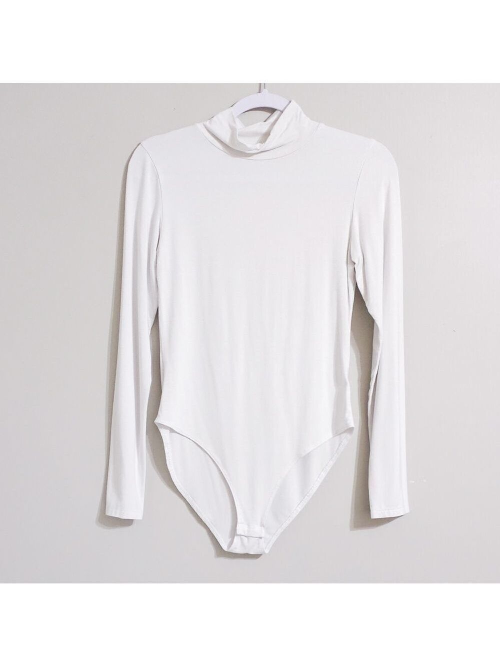 Mangopop Classic White Long-Sleeve Turtleneck Bodysuit Size Large